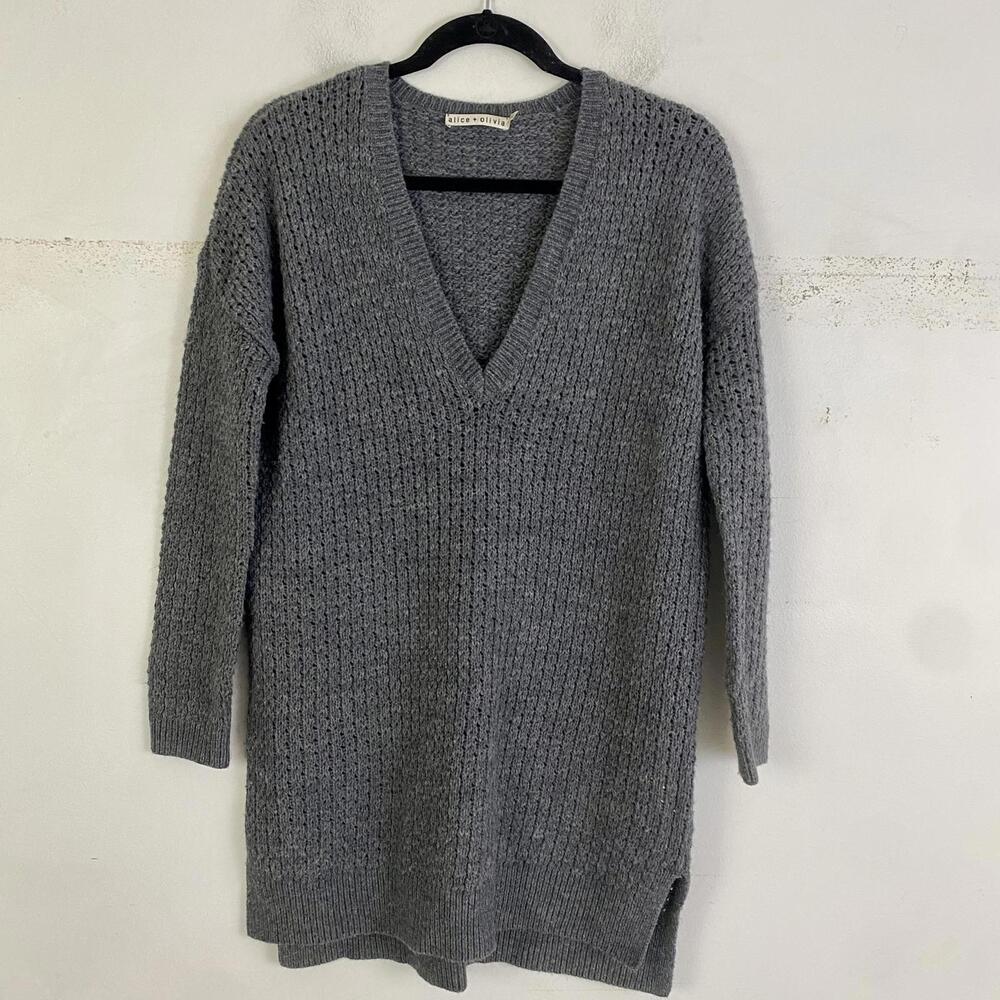 Alice + Olivia gray v-neck knit sweater dress sz S